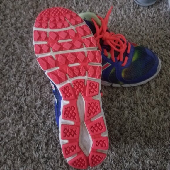 New Balance Running Shoes 750 v2 size 9 - Picture 4 of 4